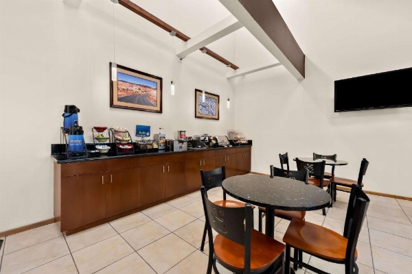 Best Western Topaz Lake Inn image 11